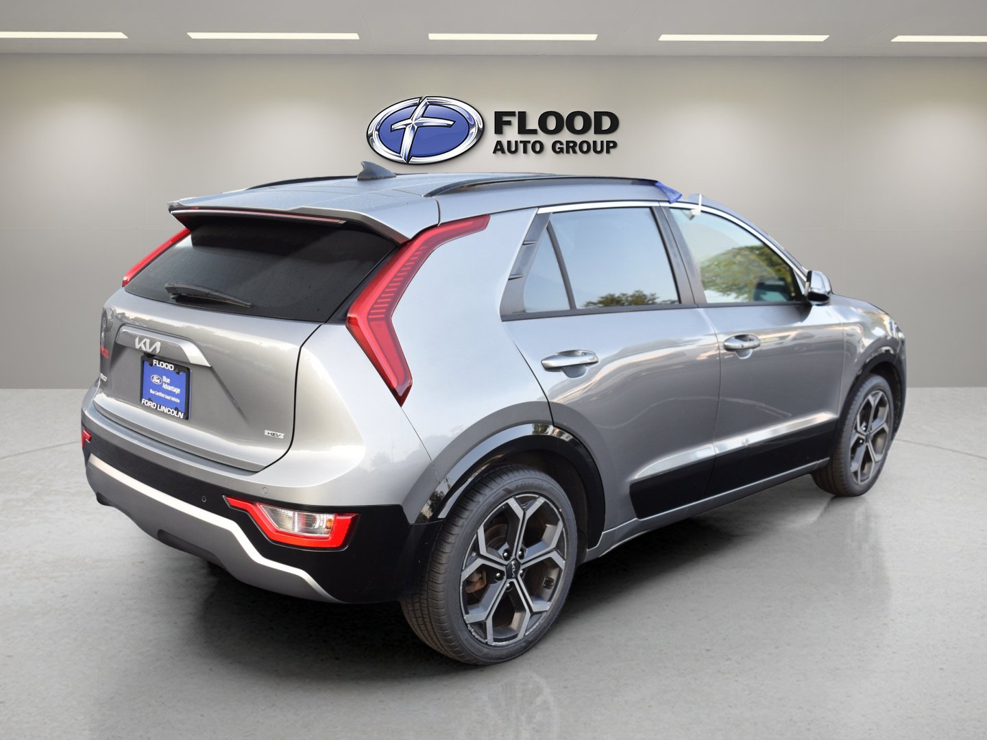 Used 2023 Kia Niro EX Touring FWD image 4