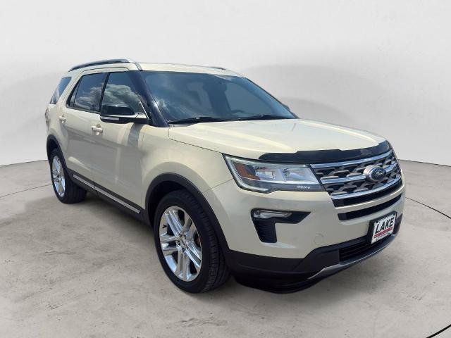 Certified 2018 Ford Explorer XLT w/ Equipment Group 201A AWD/4WD image 3