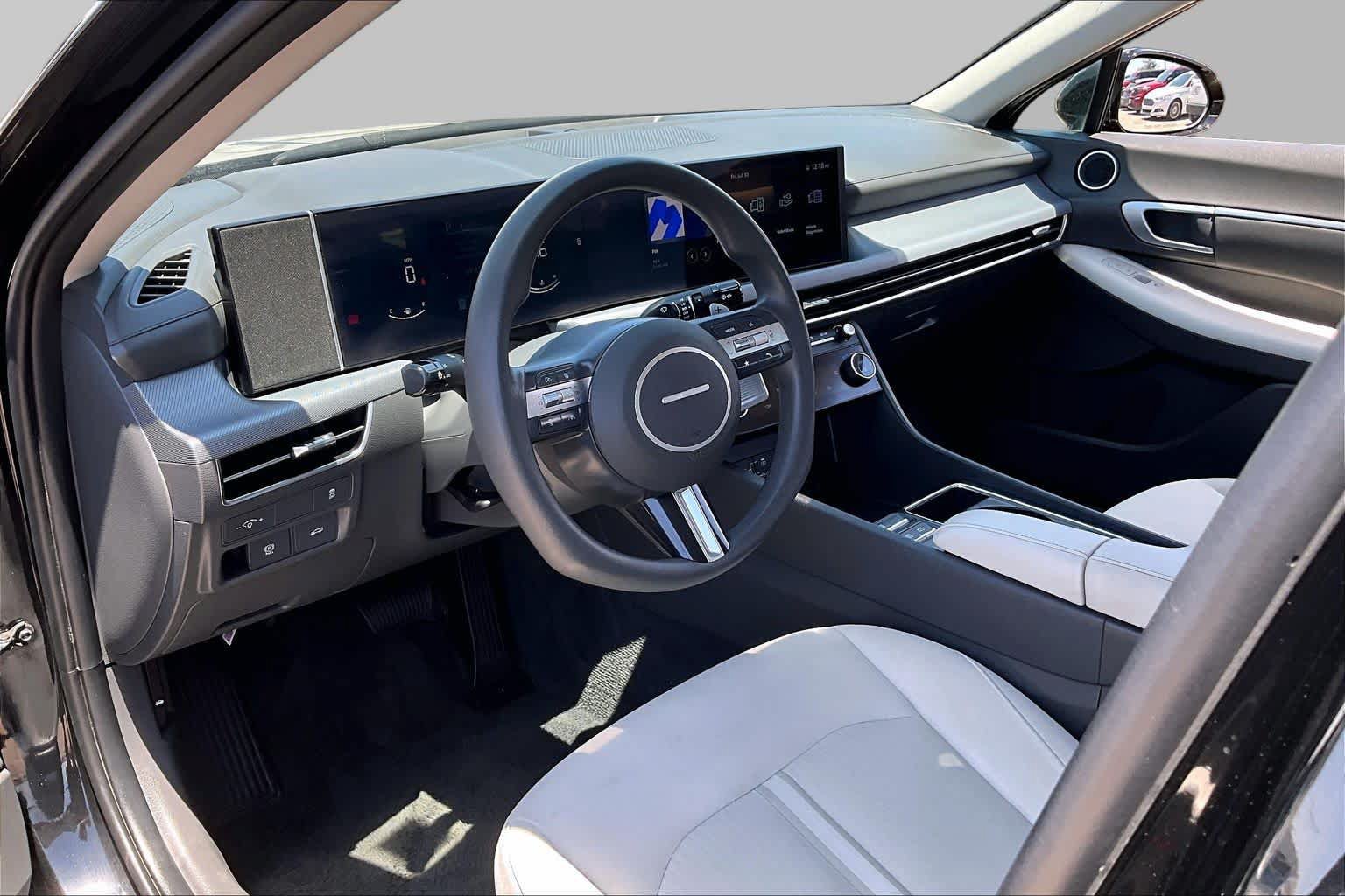 Used 2025 Hyundai Sonata SEL FWD image 16