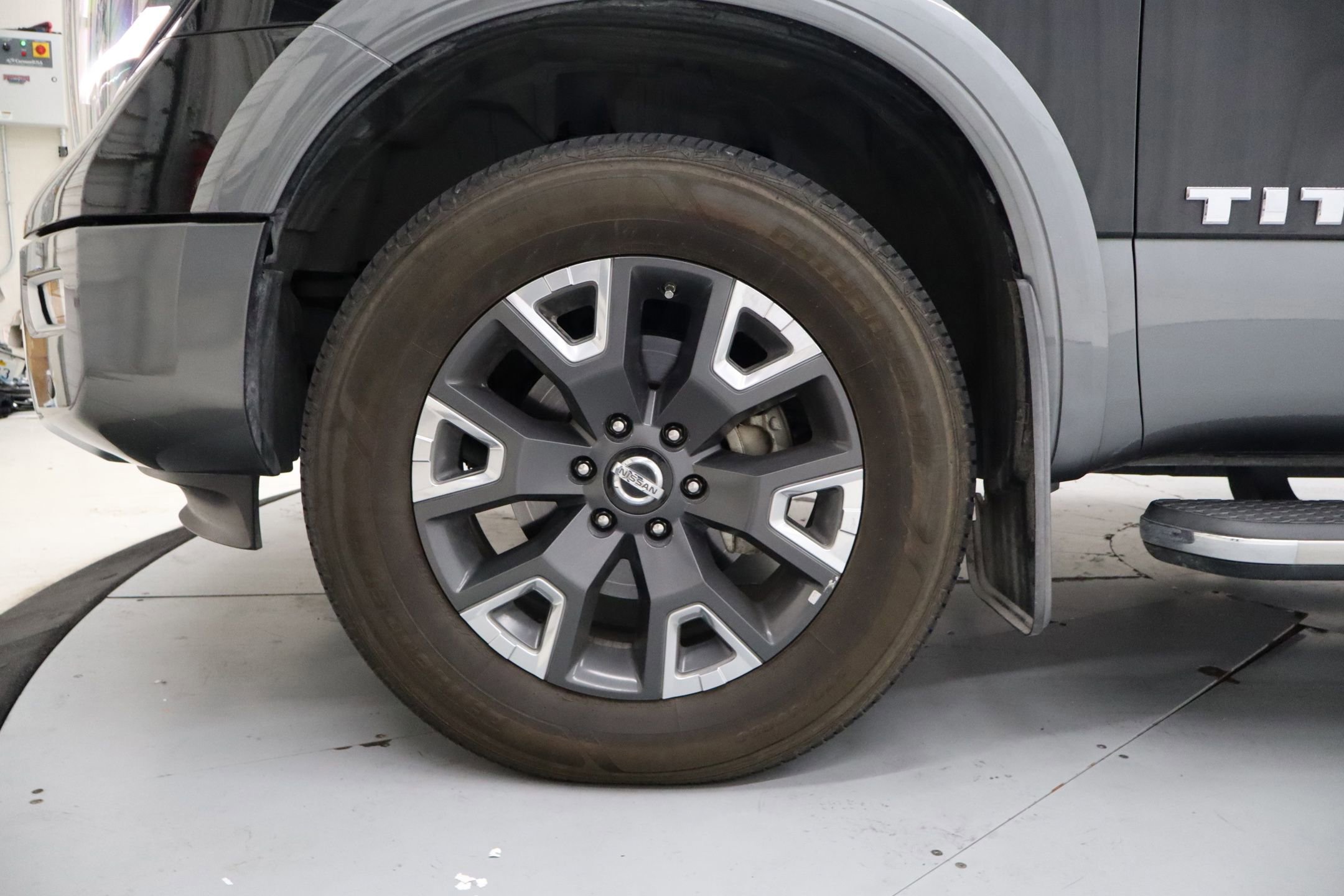 Used 2021 Nissan Titan Platinum Reserve w/ Moonroof Package image 15