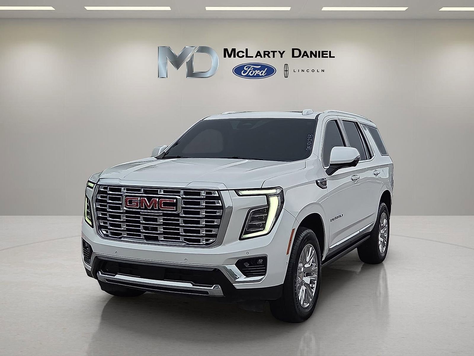 Used 2025 GMC Yukon Denali w/ Sun & Power Step Package AWD/4WD image 2