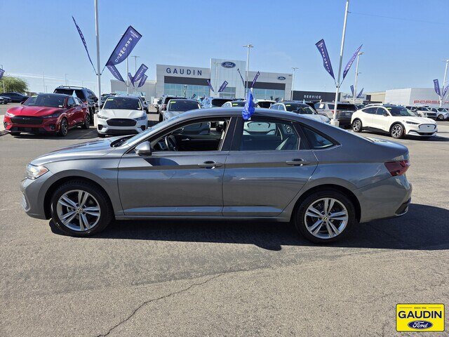 Used 2024 Volkswagen Jetta SE FWD image 4