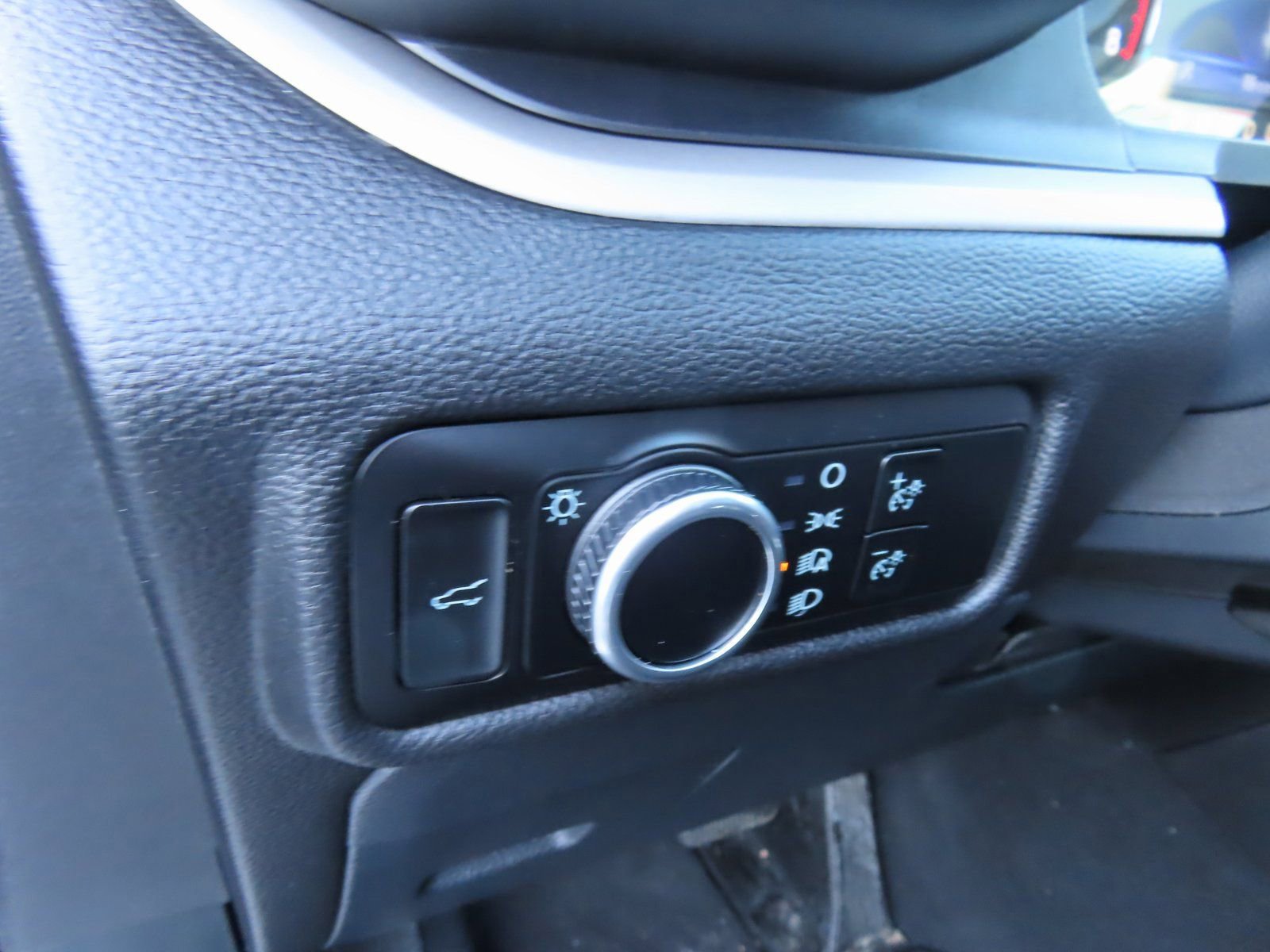 Certified 2024 Ford Explorer XLT image 12