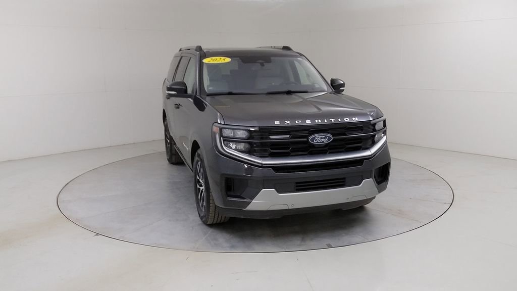 Certified 2025 Ford Expedition Platinum image 12
