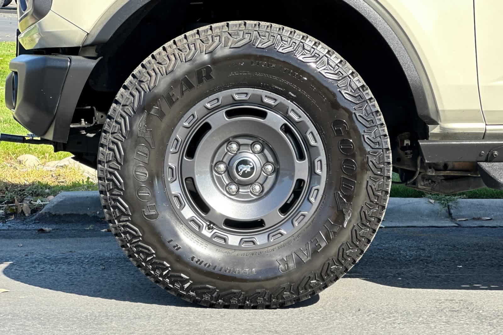 Certified 2025 Ford Bronco Badlands w/ Sasquatch Package AWD/4WD image 27
