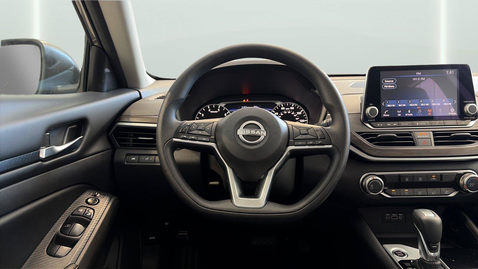 Used 2024 Nissan Altima 2.5 SV FWD image 12