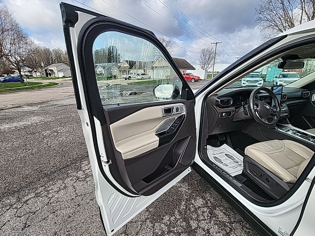 Certified 2020 Ford Explorer Platinum w/ Premium Technology Package AWD/4WD image 25