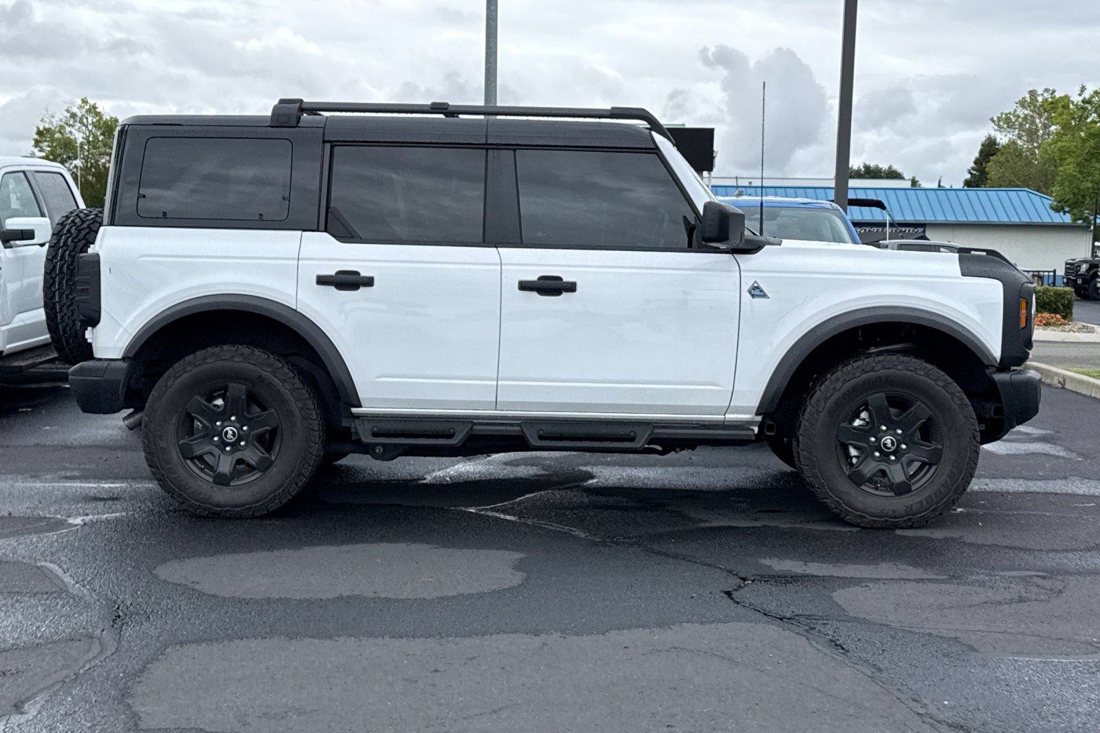 Certified 2024 Ford Bronco Black Diamond AWD/4WD image 3