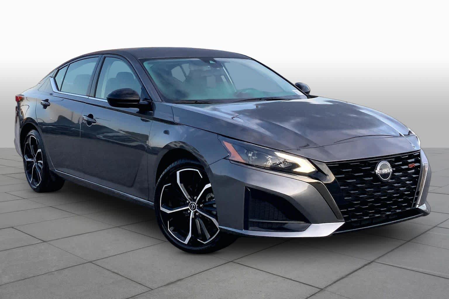 Used 2024 Nissan Altima 2.5 SR FWD image 3