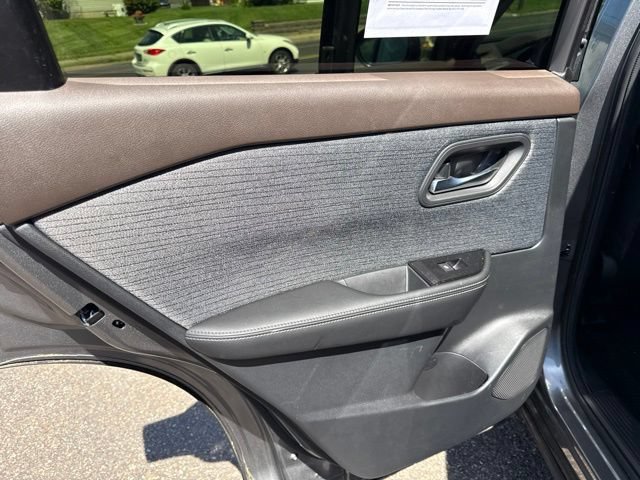 Used 2023 Nissan Rogue SV AWD/4WD image 36
