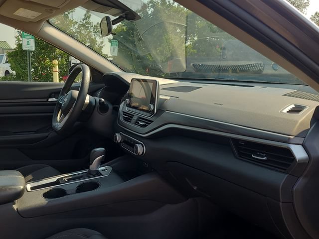 Used 2025 Nissan Altima 2.5 SV FWD image 18