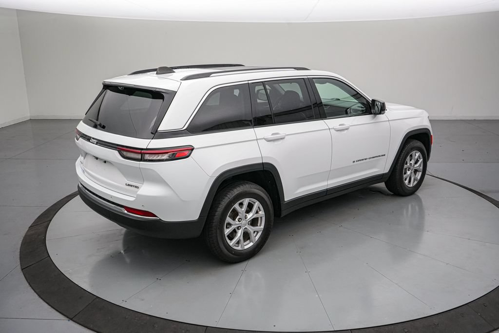 Used 2023 Jeep Grand Cherokee Limited w/ Luxury Tech Group II AWD/4WD image 4