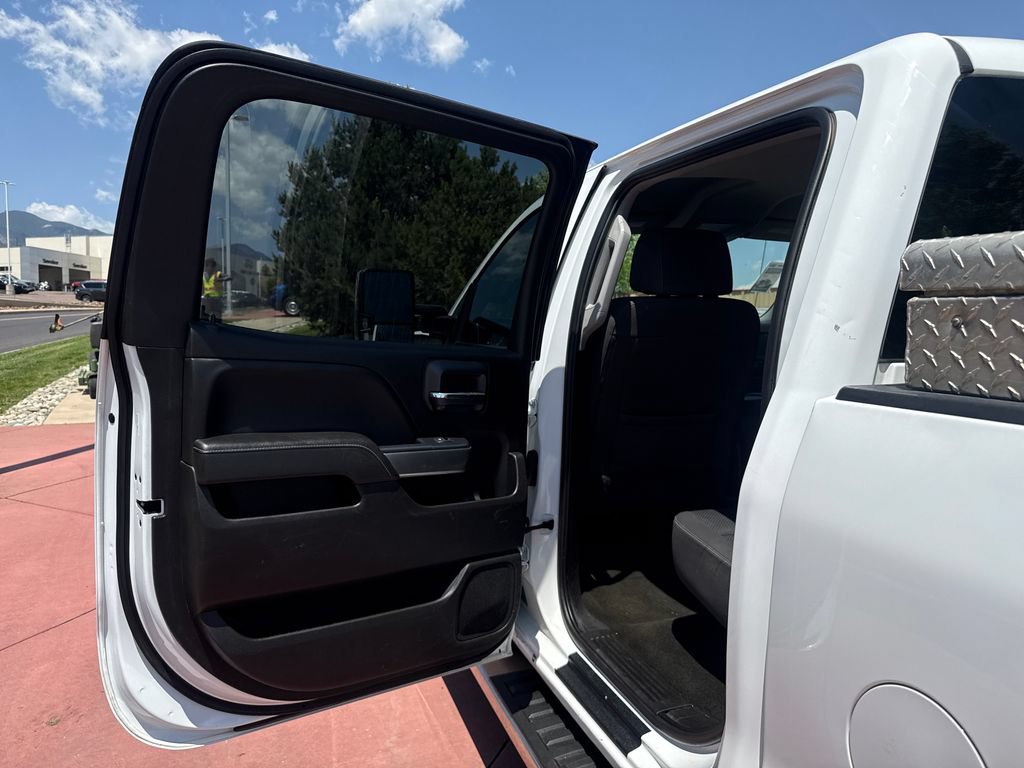 Used 2018 Chevrolet Silverado 2500 LT AWD/4WD image 17