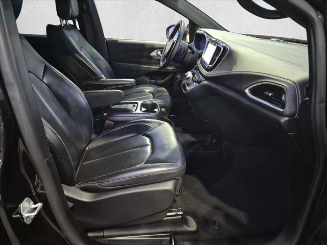 Used 2023 Chrysler Pacifica Touring-L w/ S Appearance Package FWD image 21