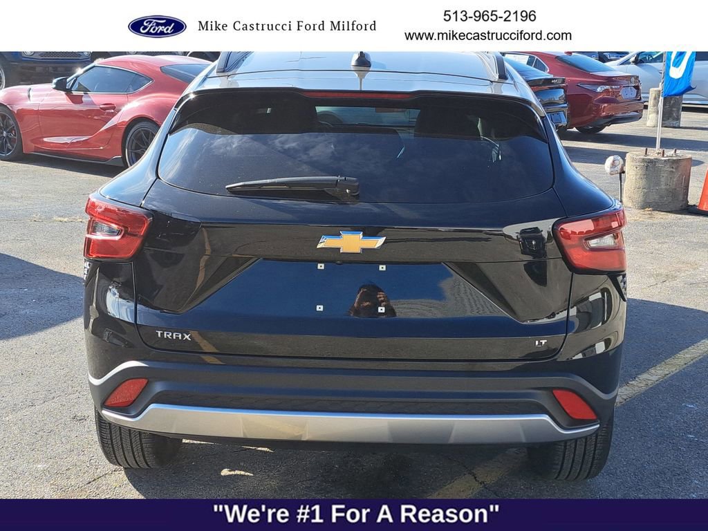 Used 2024 Chevrolet Trax LT w/ Driver Confidence Package image 3