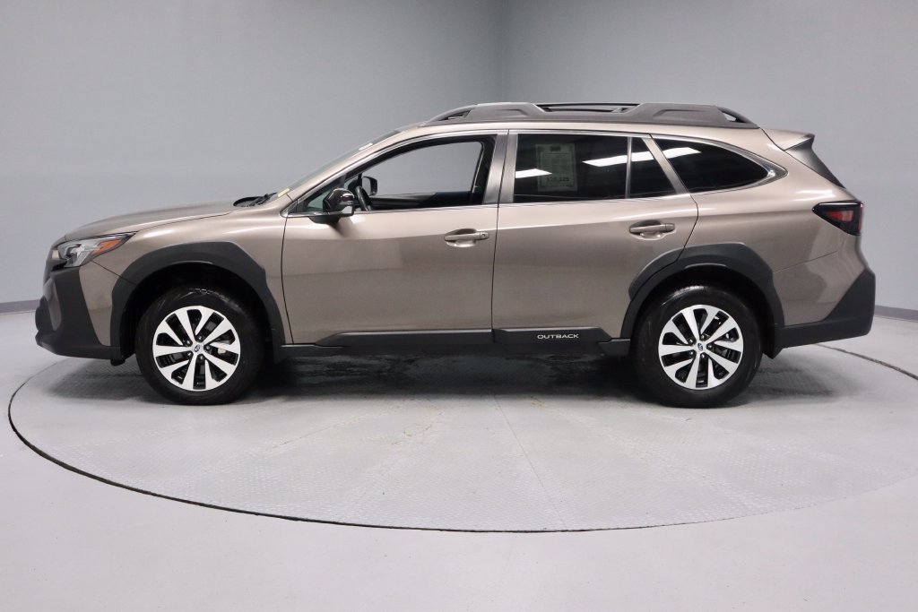 Used 2023 Subaru Outback Premium AWD/4WD image 9