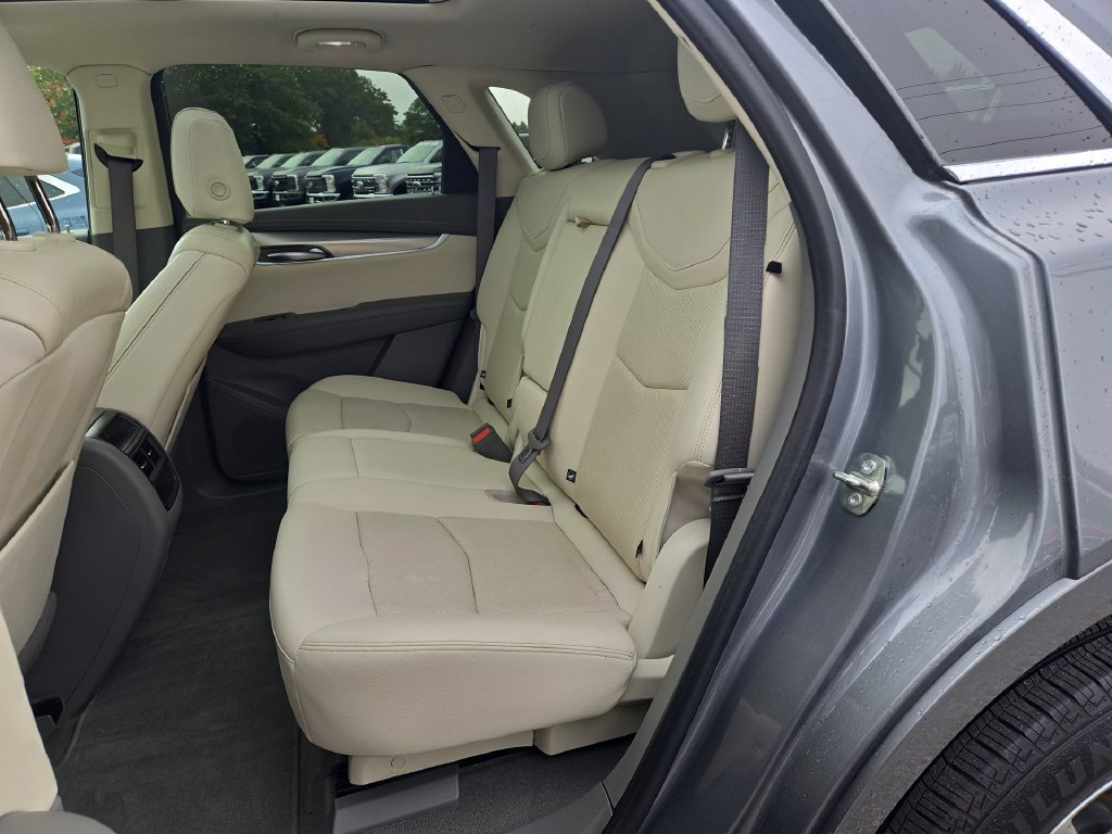 Used 2021 Cadillac XT5 Premium Luxury AWD/4WD image 4
