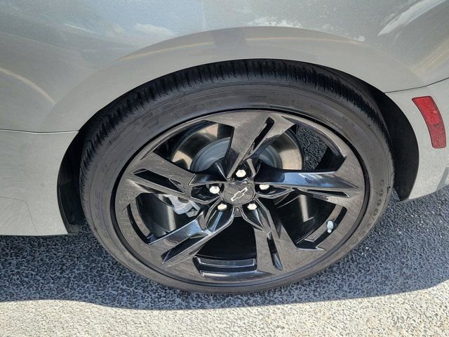 Used 2023 Chevrolet Camaro LT RWD image 9