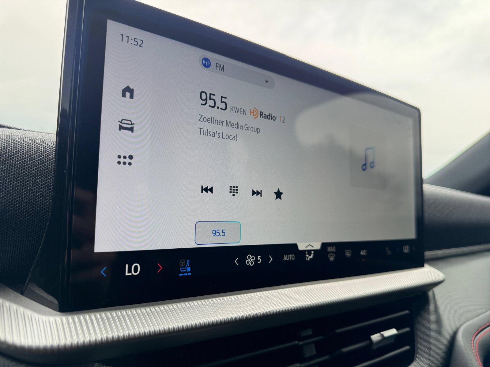 Certified 2025 Ford Explorer ST AWD/4WD image 30
