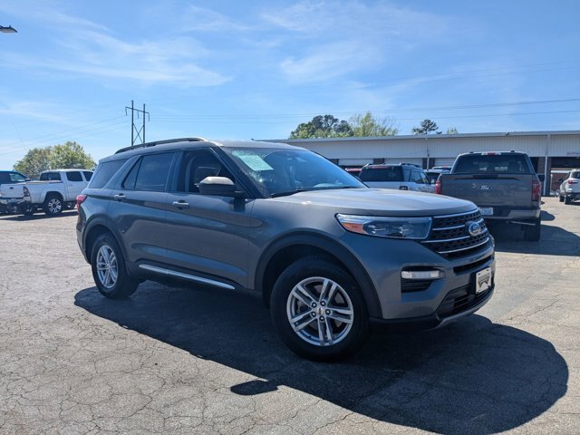Certified 2023 Ford Explorer XLT w/ Equipment Group 202A AWD/4WD image 1