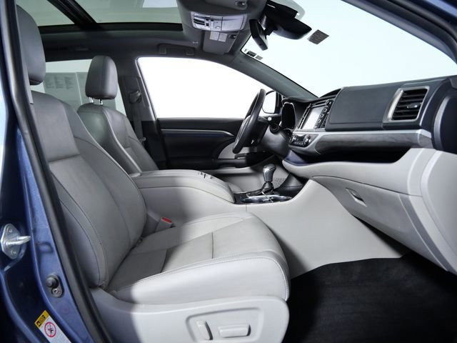 Used 2019 Toyota Highlander Limited Platinum AWD/4WD image 10
