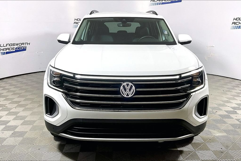Used 2025 Volkswagen Atlas SE FWD image 2