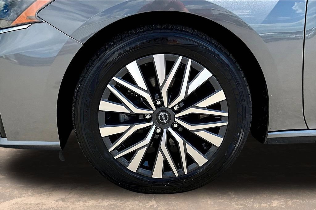 Used 2024 Nissan Altima 2.5 SV FWD image 34