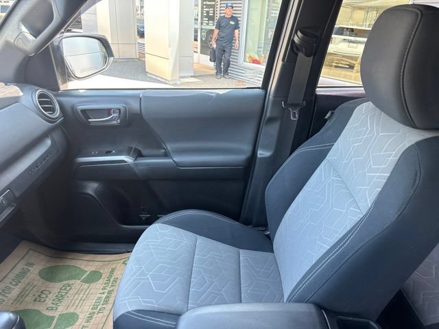 Used 2021 Toyota Tacoma TRD Sport w/ Technology Package AWD/4WD image 26