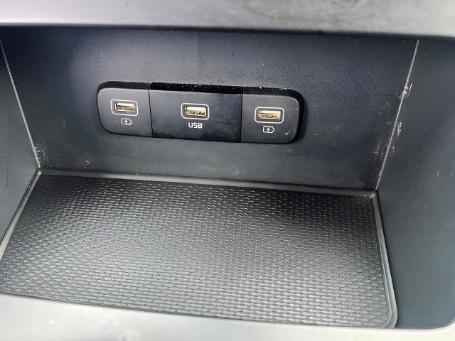 Used 2024 Kia Carnival LX FWD image 21