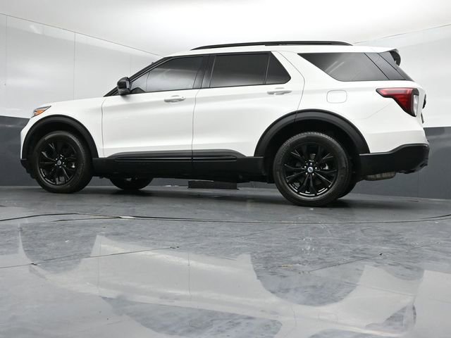 Certified 2022 Ford Explorer XLT w/ Equipment Group 202A AWD/4WD image 41