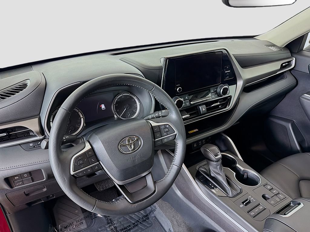 Used 2023 Toyota Highlander XLE AWD/4WD image 20