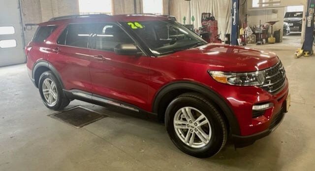 Certified 2024 Ford Explorer XLT w/ Equipment Group 202A AWD/4WD image 7