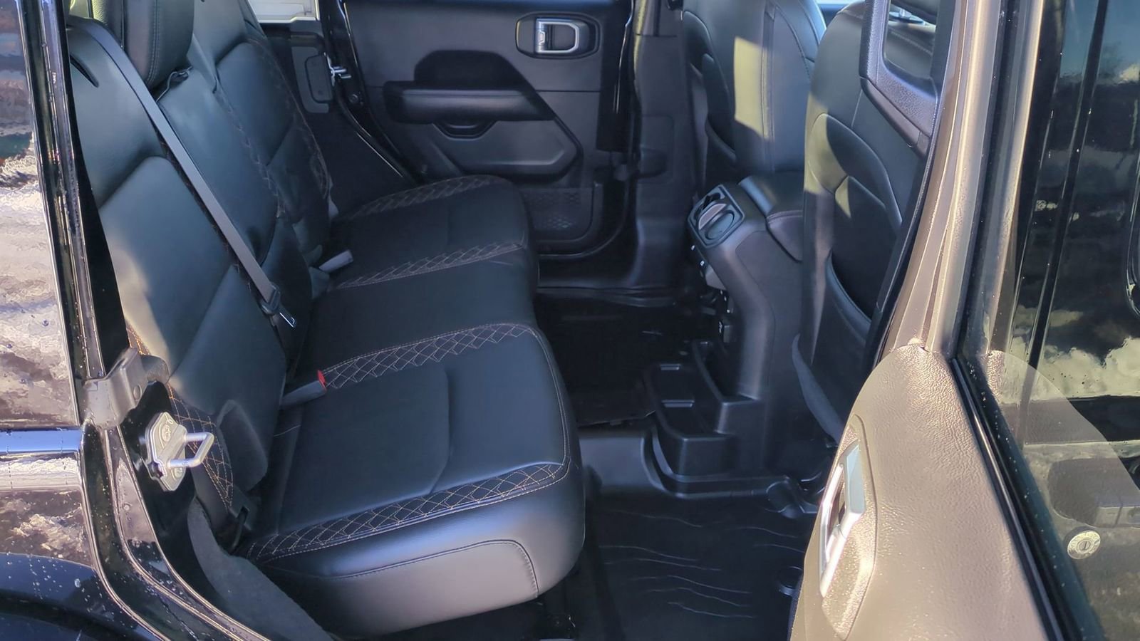 Used 2022 Jeep Wrangler Unlimited Sahara image 22