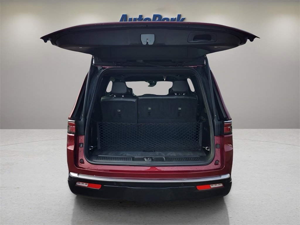 Used 2022 Jeep Wagoneer Series III w/ Flexible Seating Group image 9