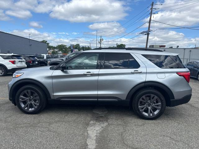 Certified 2023 Ford Explorer XLT w/ Equipment Group 202A AWD/4WD image 3