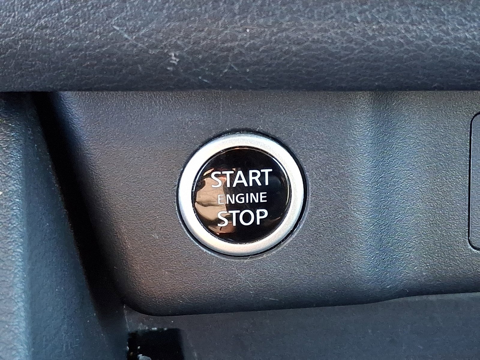 Used 2023 Nissan Rogue S image 21