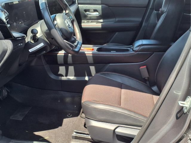 Used 2025 Nissan Kicks SR AWD/4WD image 11