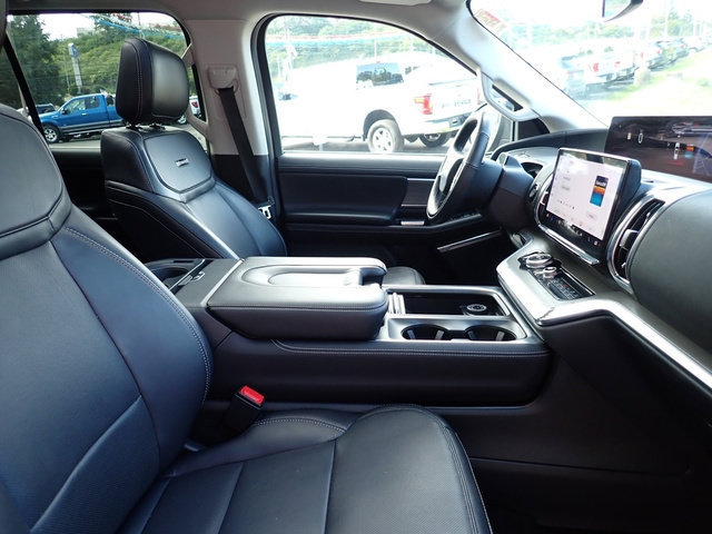 Certified 2025 Ford Expedition Platinum AWD/4WD image 8