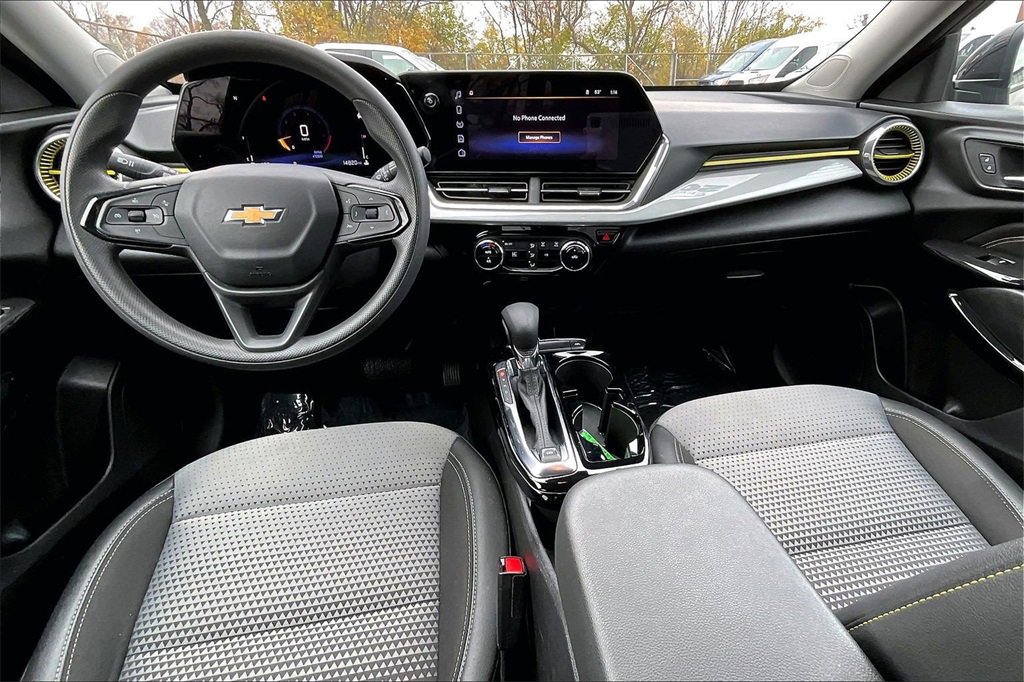 Used 2025 Chevrolet Trax LT image 14