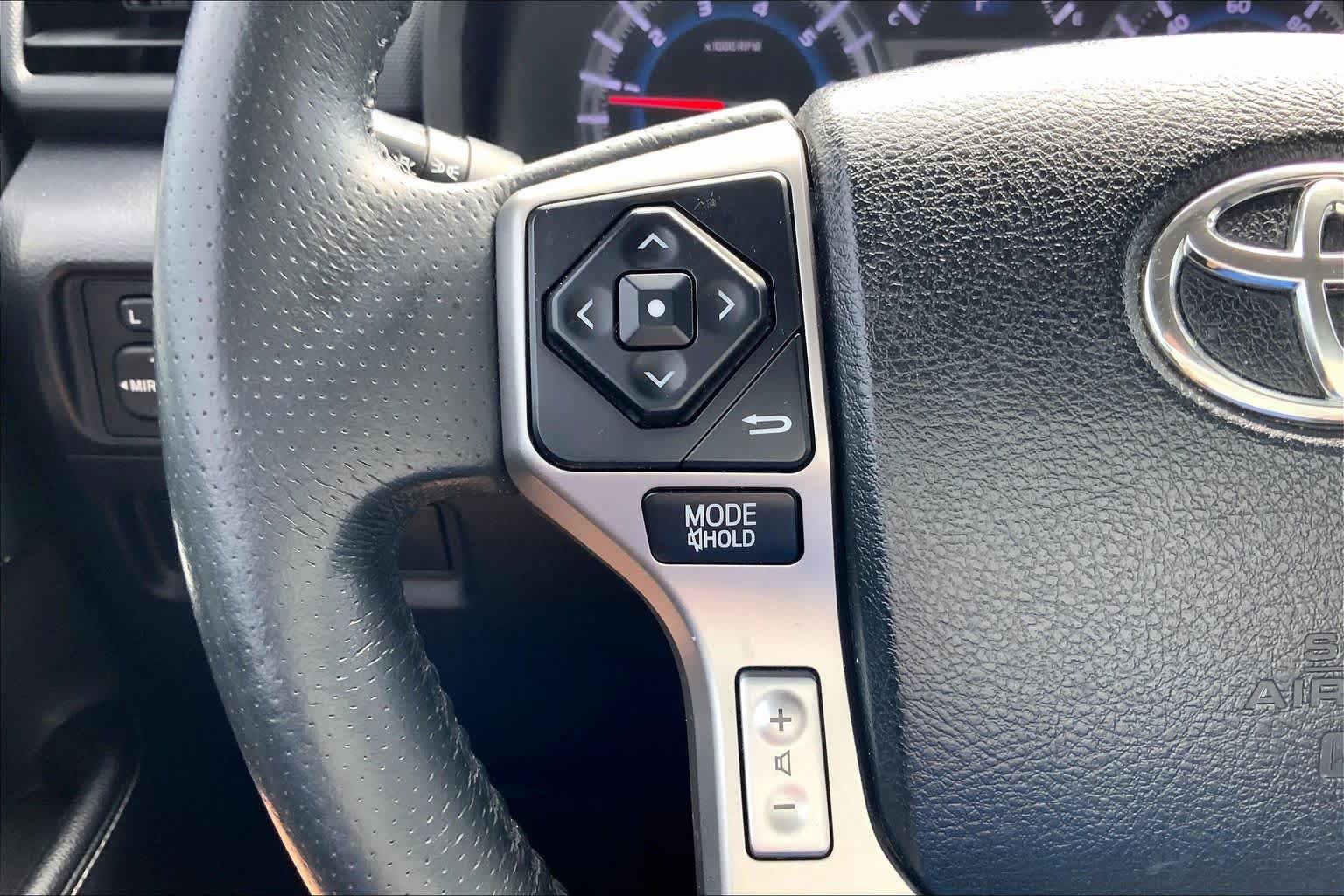 Used 2019 Toyota 4Runner SR5 AWD/4WD image 23