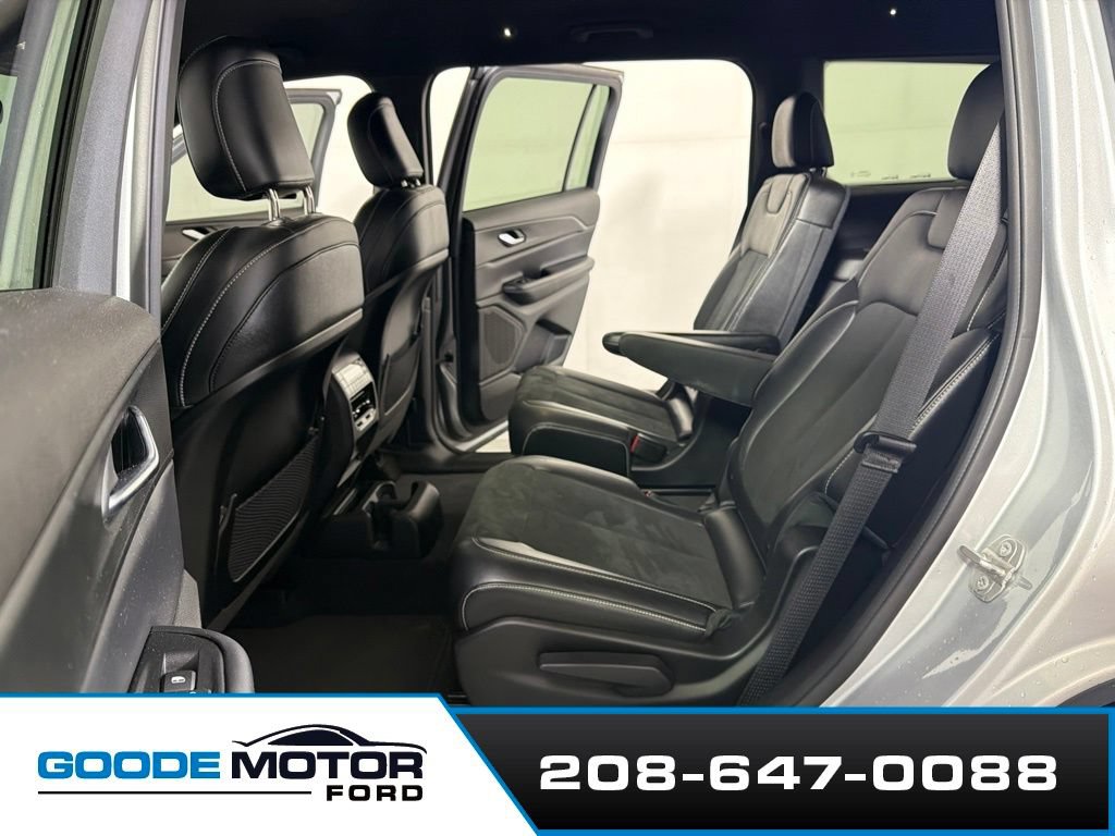 Used 2023 Jeep Grand Cherokee L Laredo AWD/4WD image 19
