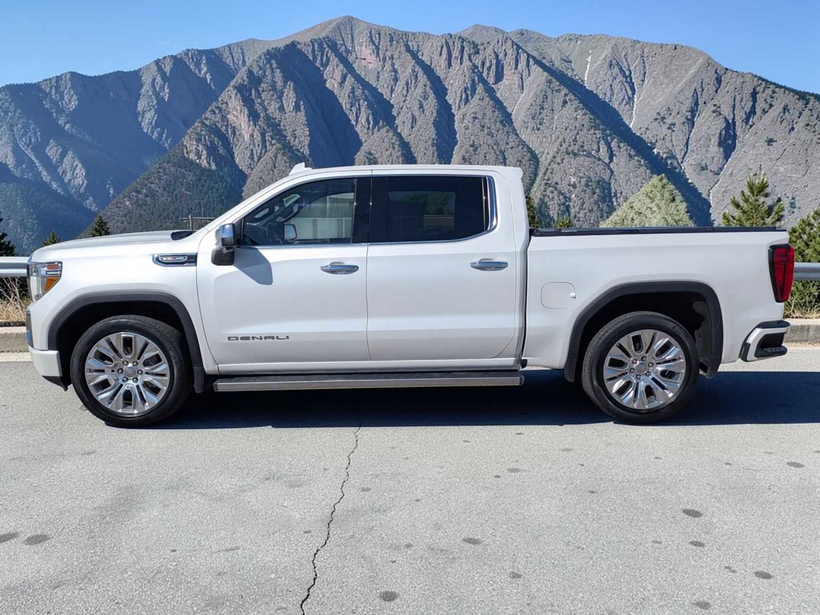 Used 2020 GMC Sierra 1500 Denali w/ Denali Ultimate Package AWD/4WD image 3