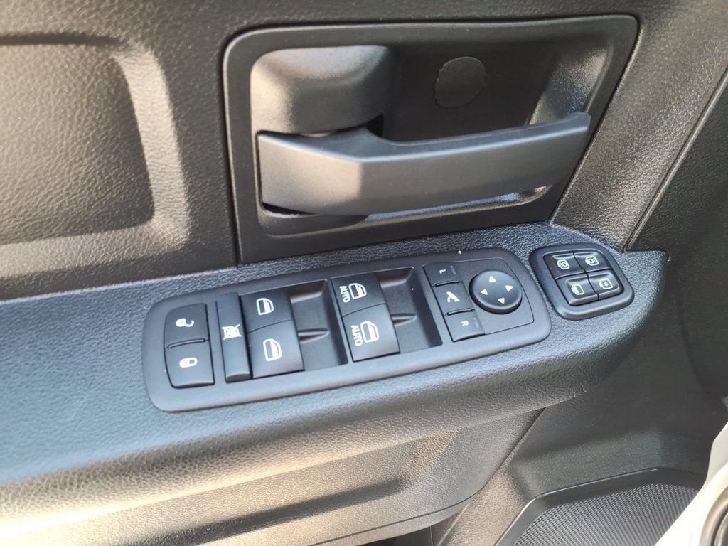 Used 2024 RAM 2500 Tradesman w/ Chrome Appearance Group AWD/4WD image 17