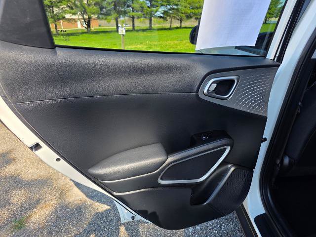 Used 2025 Kia Soul S FWD image 32
