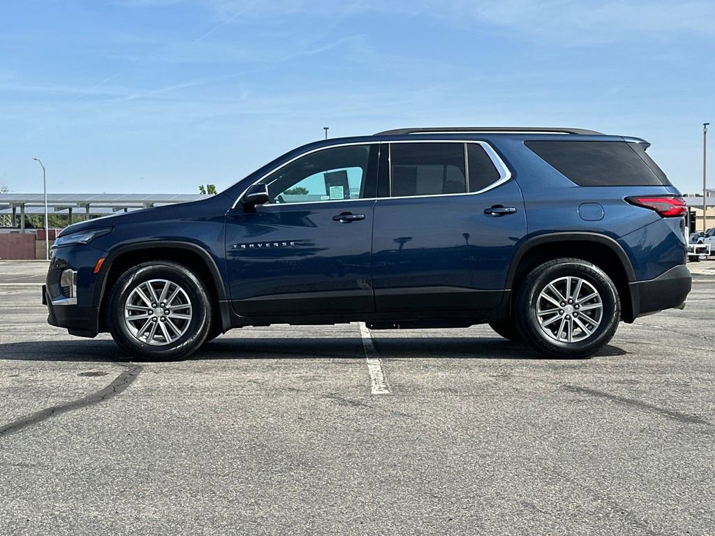Used 2023 Chevrolet Traverse LT image 2
