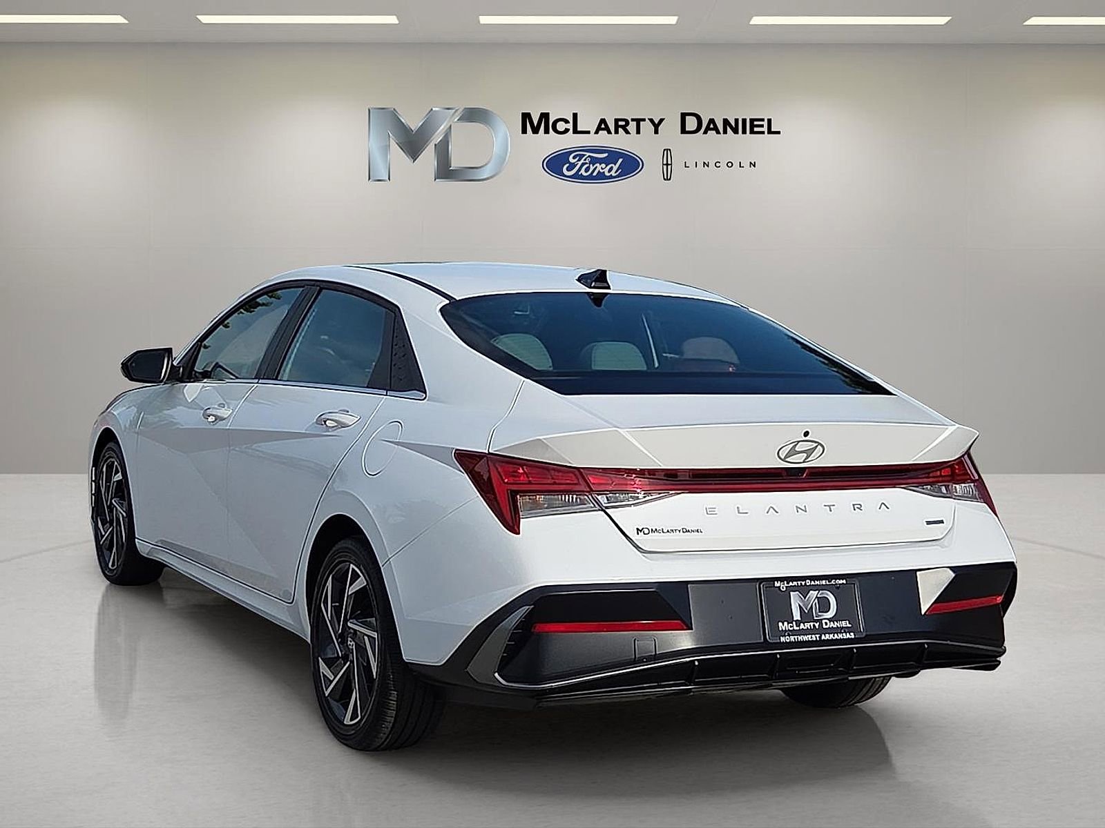 Used 2025 Hyundai Elantra Limited w/ Cargo Package FWD image 4