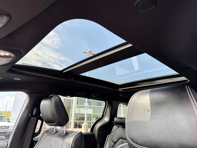 Used 2025 Chrysler Pacifica Limited FWD image 22