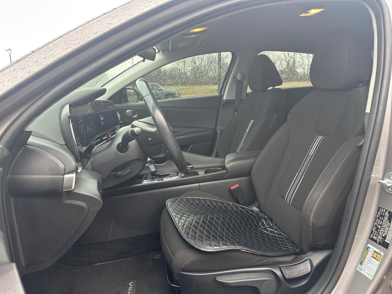 Used 2023 Hyundai Elantra SEL w/ Convenience Package image 10