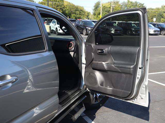 Used 2023 Toyota Tacoma Limited AWD/4WD image 23