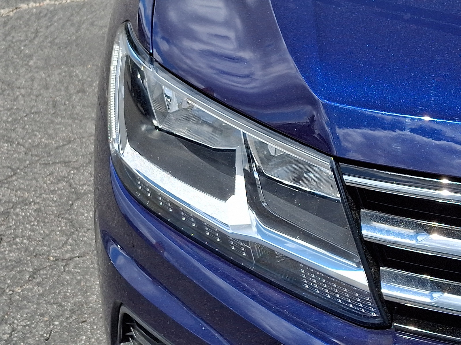 Used 2021 Volkswagen Tiguan SE w/ Panoramic Sunroof Package AWD/4WD image 9